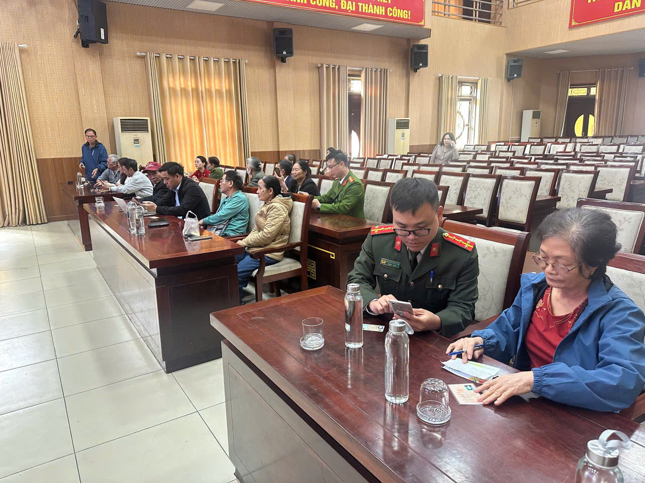 Công an phường Hải Dương: Tích cực hỗ trợ đảng viên triển khai ứng dụng “Sổ tay Đảng viên điện tử”